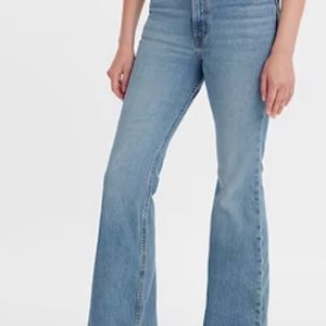LEVI's® Premium 70'S HIGH FLARE WOMEN'S JEANS SIZE 24 x 30 in LIGHT WASH!
